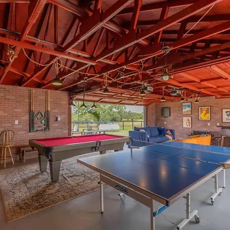 Colorado River Access, Game Room & Swimming Pool